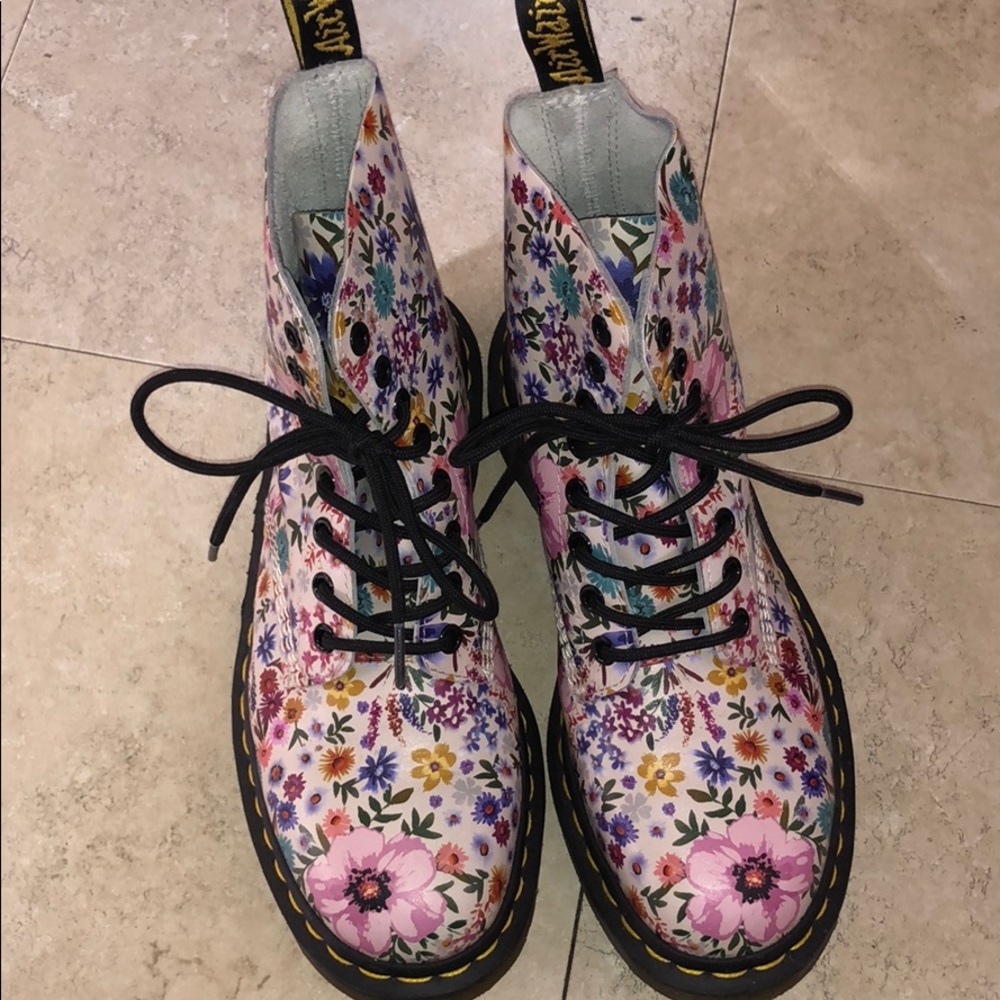 DrMarten’s Airwair Boots-lightly worn